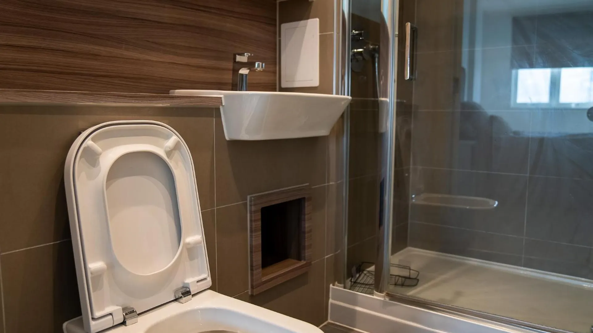 Luxora - Luxury 2 Bedroom Property Barking  0*, Barking (Greater London)