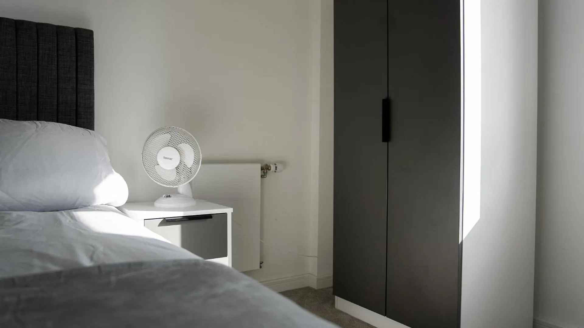 Luxora - Luxury 2 Bedroom Property Barking
